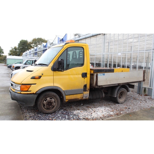 165 - IVECO FLAT BED TIPPER Y354 FDV 167137 KM DIESEL MOT 19/04/23 FIRST REG 04/05/2001 NO VAT PLEASE NOTE... 