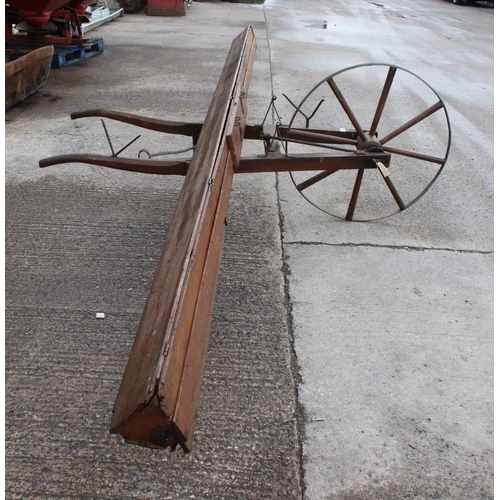 186 - A VINTAGE GRASS SEED BARROW NO VAT