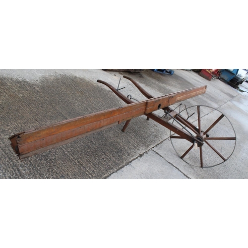 186 - A VINTAGE GRASS SEED BARROW NO VAT