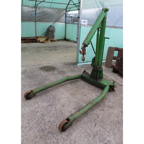 199 - A PUMP ACTION ENGINE LIFT NO VAT