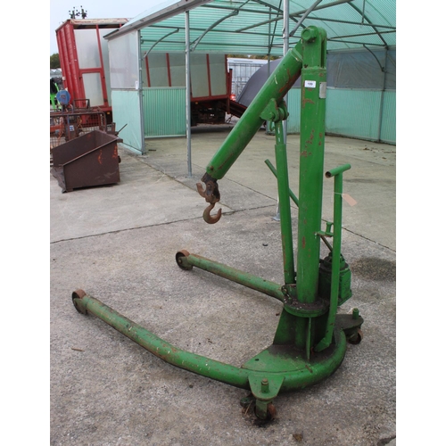 199 - A PUMP ACTION ENGINE LIFT NO VAT