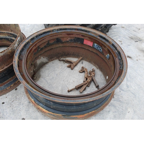 262 - 2 DUEL WHEEL RIMS AND 8 CLAMPS  NO VAT