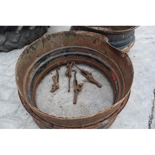 262 - 2 DUEL WHEEL RIMS AND 8 CLAMPS  NO VAT