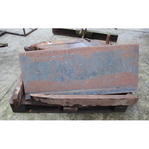 274 - EXCAVATOR BUCKET 12'  NO VAT