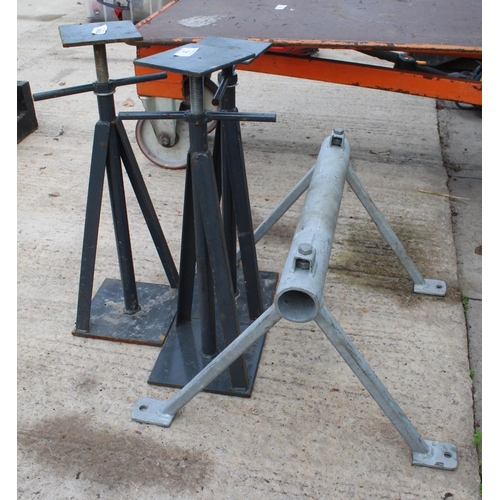 31 - 4 STEEL JACKS  NO VAT