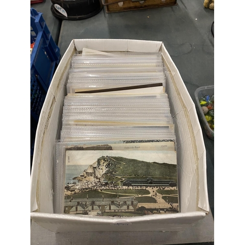 223 - A LARGE QUANTITY OF VINTAGE POSTCARDS TO INCLUDE  LOOSE AND SOME IN AN ALBUM