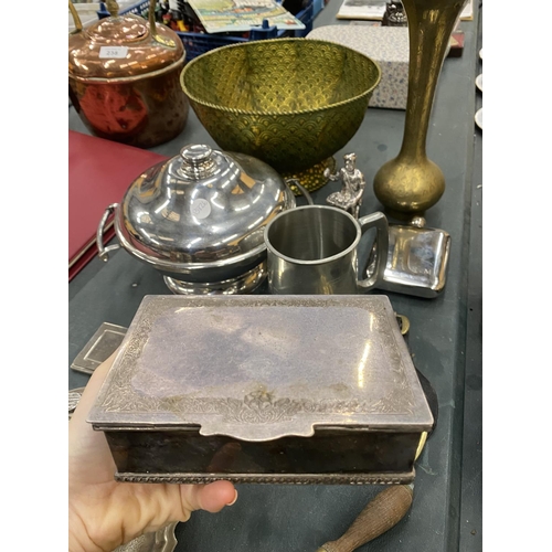 236 - A QUANTITY OF SILVER PLATED ITEMS TO INCLUDE TANKARDS, A TRAY, CIGARETTE BOX, BOWLS, A BRASS VASE, E... 