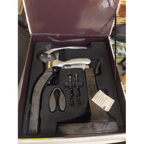 256 - A PROFESSIONAL TABLETOP CORKSCREW AS NEW IN BOX