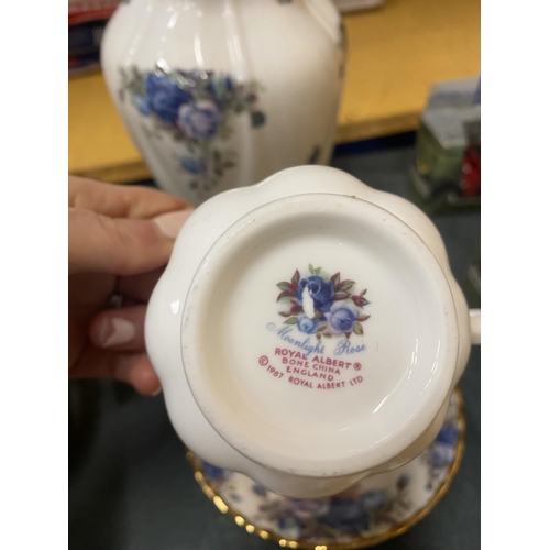 263 - A QUANTITY OF ROYAL ALBERT 'OLD COUNTRY ROSES' TEAWARE TO INCLUDE TRIOS, TRINKET BOX AND DISH, EGG C... 