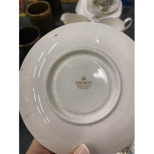 268 - A HUNTING THEMED DUCHESS CHINA TEASET TO INCLUDE PLATES, CUPS, SAUCERS, JUGS, ETC