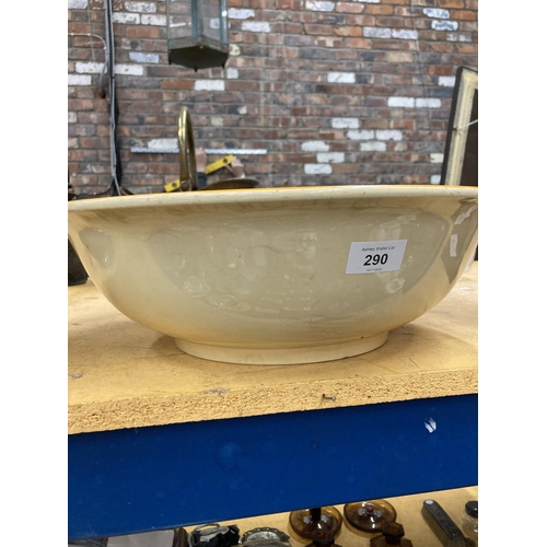 290 - A LARGE VINTAGE WASH BOWL WITH FLORAL PATTERN