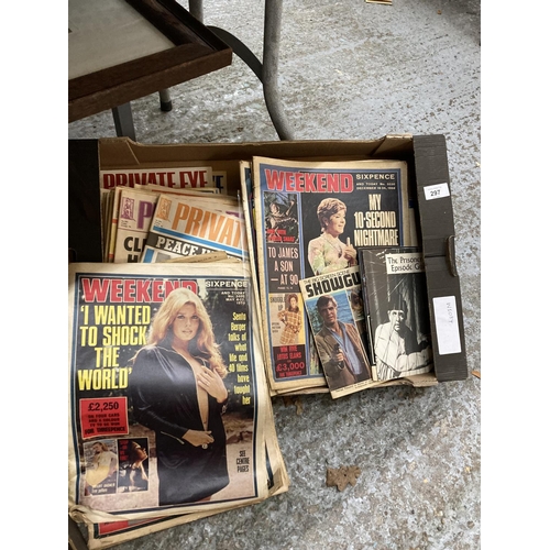 297 - A QUANTITY OF MIXED VINTAGE MAGAZINES TO INCLUDE MAD, PRIVATE EYE, ETC