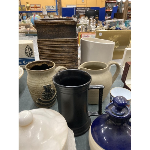 302 - A QUANTITY OF CERAMICS TO INCLUDE A RECTANGULAR STONEWARE VASE, JUGS, CATS, TANKARD, ETC