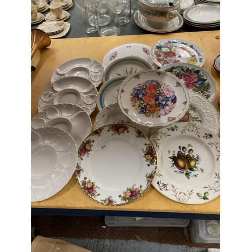 305 - A COLLECTION OF CABINET/WALL PLATES TO INCLUDE ROYAL WORCESTER, ROYAL ALBERT, ETC