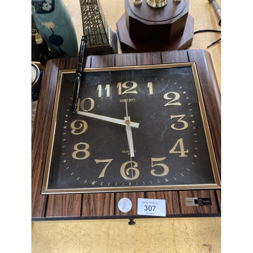 307 - A MIXED LOT TO INCLUDE A VINTAGE SEIKO WALL CLOCK, A GLASS DOMED ANNIVERSARY CLOCK, VINTAGE TELEPHON... 