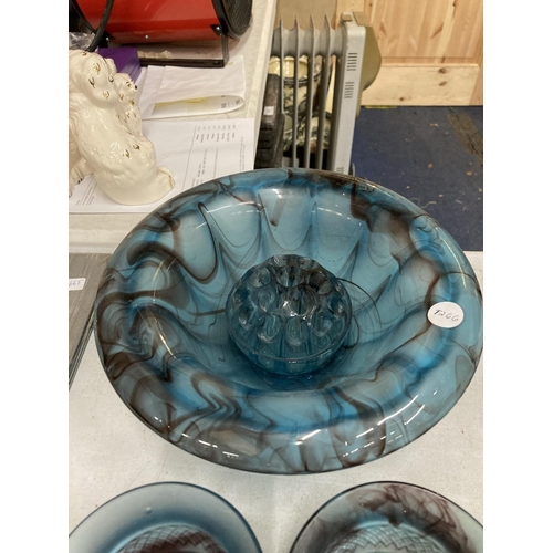 338 - SIX PIECES OF BLUE CLOUD GLASS TO INCLUDE BOWLS, LIDDED POTS, ETC PLUS A FROG