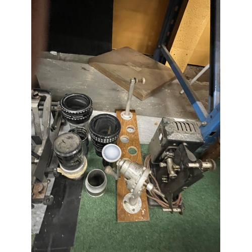 465 - A LARGE QUANTITY OF VINTAGE EQUIPMENT TO INCLUDE LENS, FILM REEL WINDER ETC