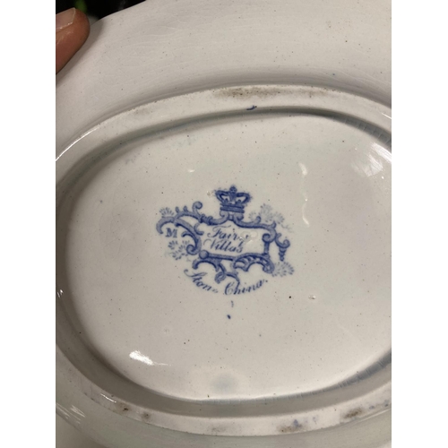 935 - A LARGE QUANTITY OF BOWLS AND PLATES TO INCLUDE ROYAL DOULTON STRAWBERRY CREAM PLATTERS, AN ANTIQUE ... 