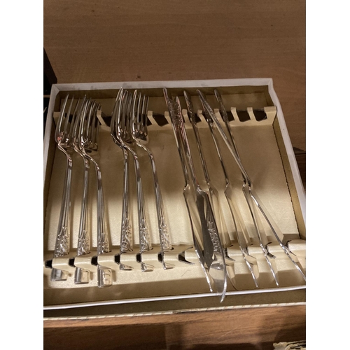 937 - A QUANTITY OF FLATWARE TO INCLUDE BY APPOINTMENT THOMAS TURNER & CO., KNIFE SET, BOXED TEASPOONS, FI... 