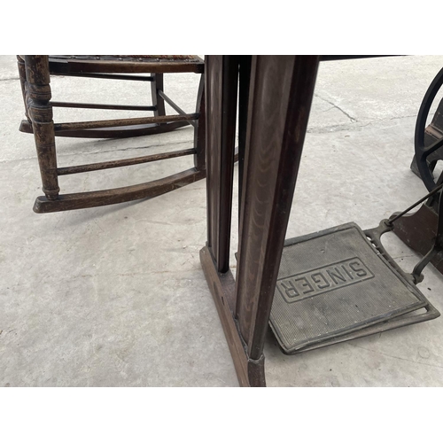 2667 - A SINGER TREADLE SEWING MACHINE