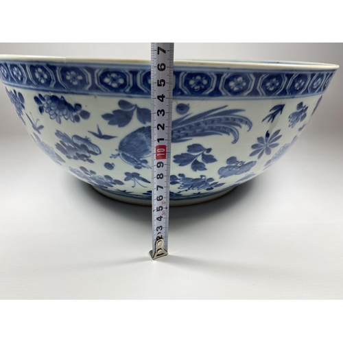 301 - A LARGE AND IMPRESSIVE EARLY 19TH CENTURY CHINESE QING BLUE AND WHITE PORCELAIN PUNCH / FRUIT BOWL H... 