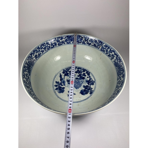 301 - A LARGE AND IMPRESSIVE EARLY 19TH CENTURY CHINESE QING BLUE AND WHITE PORCELAIN PUNCH / FRUIT BOWL H... 