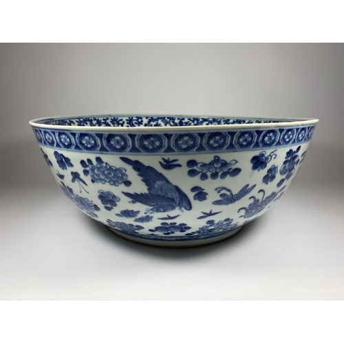 301 - A LARGE AND IMPRESSIVE EARLY 19TH CENTURY CHINESE QING BLUE AND WHITE PORCELAIN PUNCH / FRUIT BOWL H... 