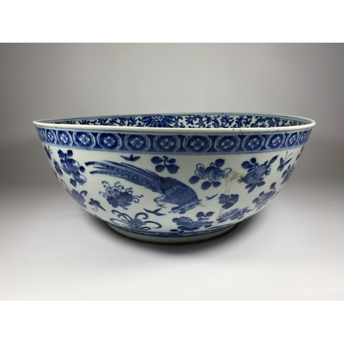 301 - A LARGE AND IMPRESSIVE EARLY 19TH CENTURY CHINESE QING BLUE AND WHITE PORCELAIN PUNCH / FRUIT BOWL H... 