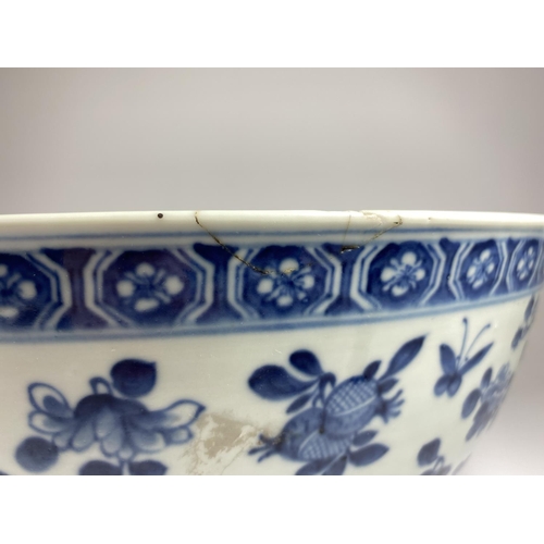 301 - A LARGE AND IMPRESSIVE EARLY 19TH CENTURY CHINESE QING BLUE AND WHITE PORCELAIN PUNCH / FRUIT BOWL H... 