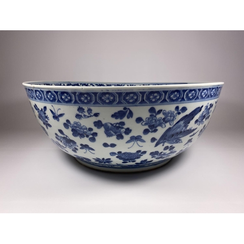 301 - A LARGE AND IMPRESSIVE EARLY 19TH CENTURY CHINESE QING BLUE AND WHITE PORCELAIN PUNCH / FRUIT BOWL H... 