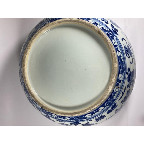 301 - A LARGE AND IMPRESSIVE EARLY 19TH CENTURY CHINESE QING BLUE AND WHITE PORCELAIN PUNCH / FRUIT BOWL H... 