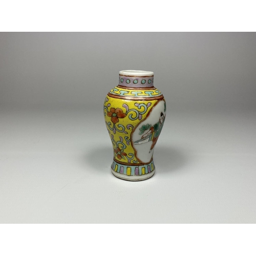 307 - A 19TH CENTURY MINIATURE CHINESE PORCELAIN VASE WITH ENAMEL DESIGN, UNMARKED TO BASE, HEIGHT 8CM