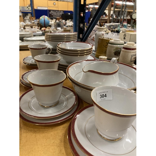 304 - A BOOTS 'CAVENDISH' PART DINNER SERVICE TO INCLUDE VARIOUS SIZED PLATES AND BOWLS, CUPS, SAUCERS, SE... 