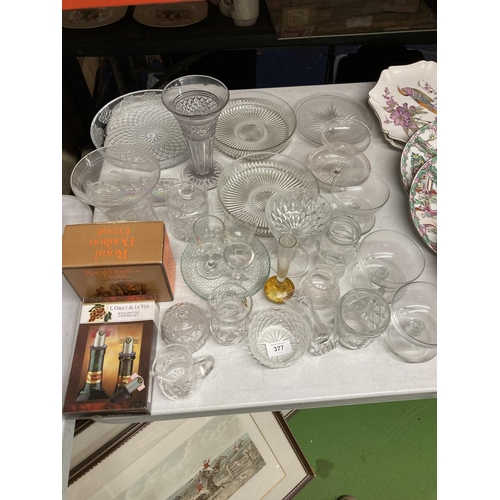 377 - A QUANTITY OF VINTAGE GLASSWARE TO INCLUDE BOWLS, VASES, DESSERT DISHES, LIDDED POTS, GLASSES, ETC