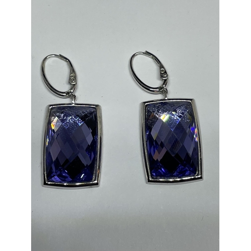 579 - A PAIR OF SWAROVSKI CRYSTAL EARRINGS IN A PRESENTATION BOX