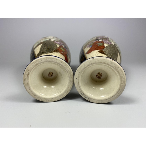 313 - A PAIR OF JAPANESE SATSUMA MEIJI PERIOD (1868-1912) POTTERY VASES, HEIGHT 18CM