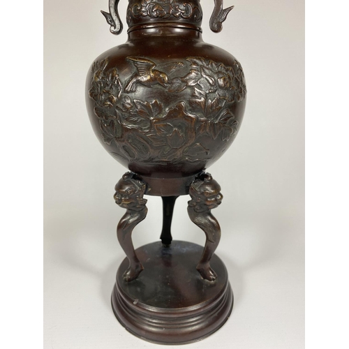 314 - A PAIR OF LARGE JAPANESE MEIJI PERIOD (1868-1912) BRONZE VASE WITH TRIPOD LEGS ON BASE, HEIGHT 43CM