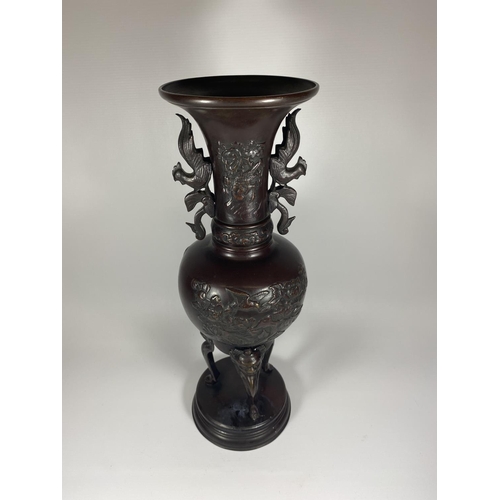 314 - A PAIR OF LARGE JAPANESE MEIJI PERIOD (1868-1912) BRONZE VASE WITH TRIPOD LEGS ON BASE, HEIGHT 43CM