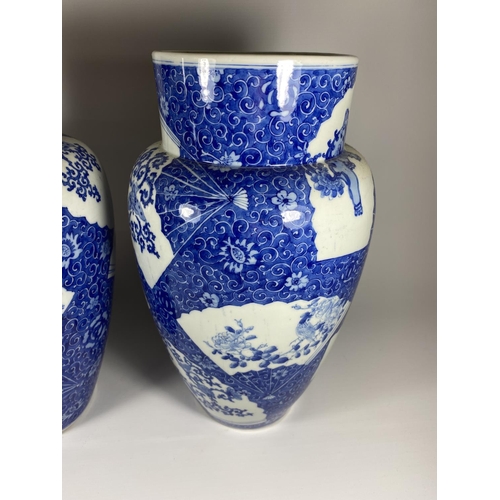 316 - A PAIR OF JAPANESE MEIJI PERIOD (1868-1912) BLUE AND WHITE POTTERY VASES WITH FLORAL FAN DESIGN ON A... 