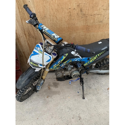 1202 - A 125 DIRT BIKE WITH M2R RACING COLOURS FOR SPARES AND REPAIRS