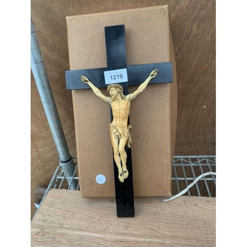 1219 - A VINTAGE CRUCIFIX WITH A FIGURE OF JESUS