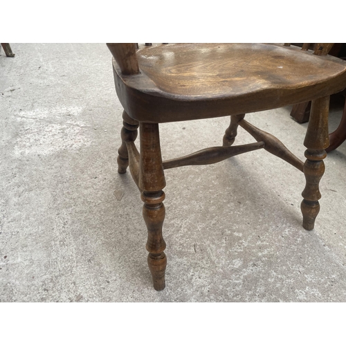 2206 - AN 18TH CENTURY STYLE BEECH WINDSOR STYLE CHILDS CHAIR