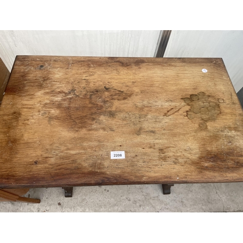 2208 - A VICTORIAN OAK ALTAR TABLE, 30X18