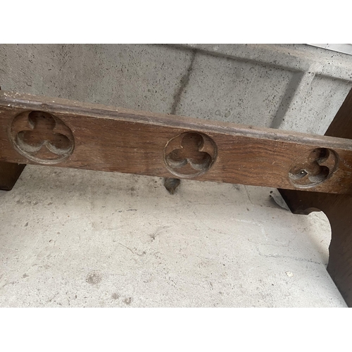 2208 - A VICTORIAN OAK ALTAR TABLE, 30X18