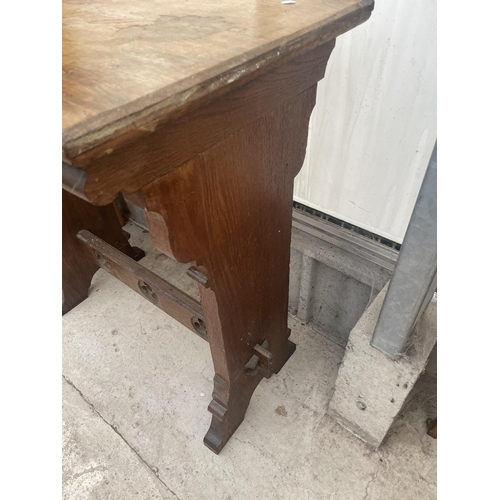 2208 - A VICTORIAN OAK ALTAR TABLE, 30X18