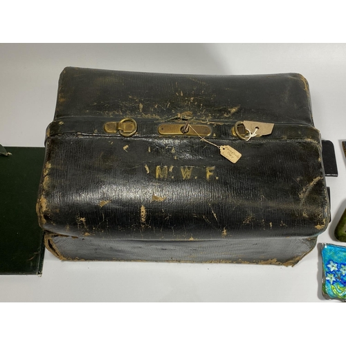 11 - A VINTAGE 1940'S LEATHER TRAVELLING CASE CONTAINING VARIOUS HALLMARKED SILVER TOPPED ITEMS, HIP FLAS... 