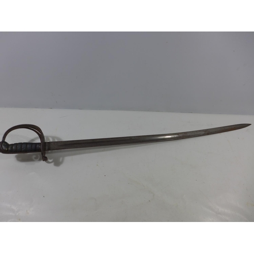 374 - A VICTORIAN INFANTRY OFFICERS SWORD, 84CM BLADE