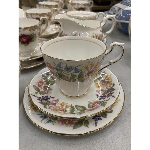 190 - A QUANTITY PARAGON 'COUNTRY LANE' CUPS, SAUCERS AND SIDE PLATES PLUS PARAGON CUPS, SAUCERS, SIDE PLA... 