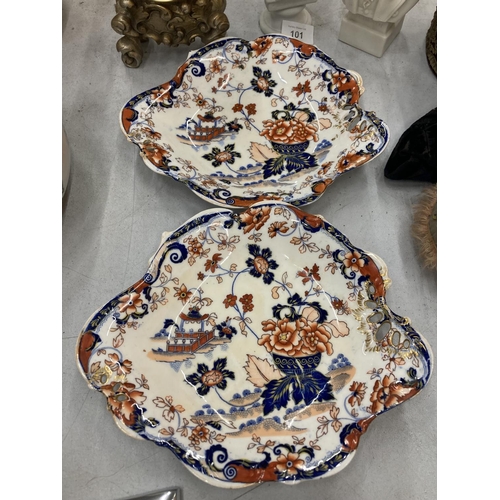 100 - A PAIR OF ORIENTAL 'IMARI' DISHES