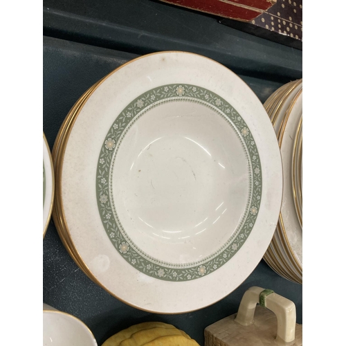 71 - A ROYAL DOULTON 'RONDELAY' PART DINNER SERVICE TO INCLUDE VARIOUS SIZED PLATES, BOWLS, CUPS AND SAUC... 